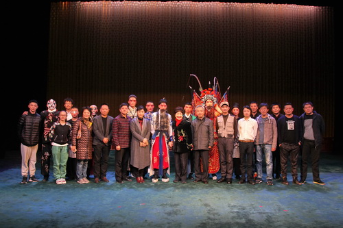 11演出后合影_调整大小