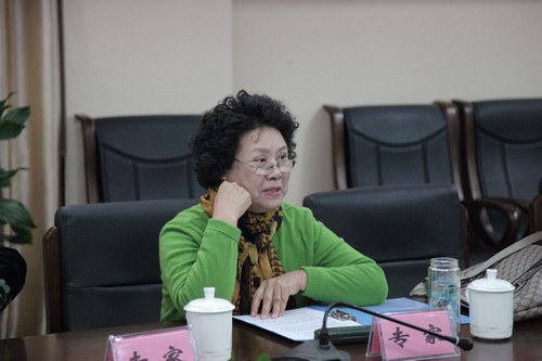 2京剧表演艺术家关静兰对演出进行点评_调整大小