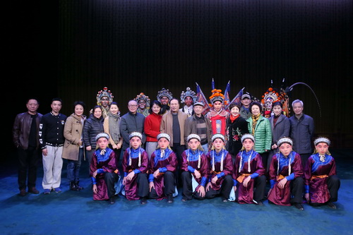 11演出后合影_调整大小