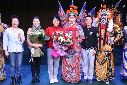 12本场演出主演们合影_调整大小