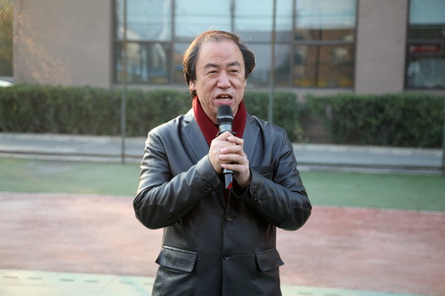 2院长刘侗宣布趣味运动会开始_调整大小