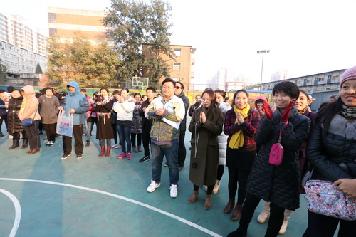 3教职工踊跃参加_调整大小