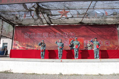 6优秀学员代表领奖_调整大小