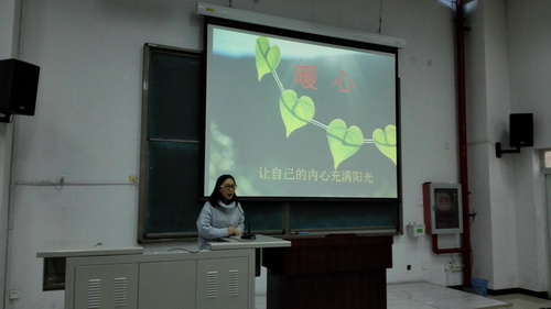 1杜文霞老师在讲课_调整大小