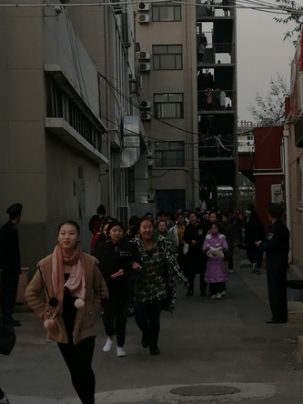 8、学生逃生演习_调整大小