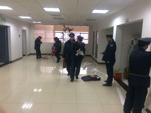 9、保安队员消防训练_调整大小