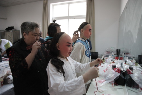 10紧张的后台 (2)_调整大小