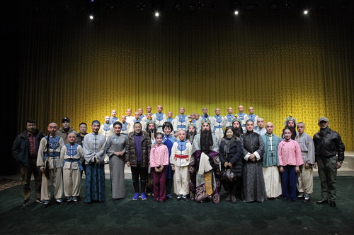 13演出后合影_调整大小