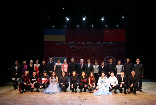 19全体合影_调整大小