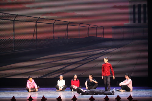 11评剧2016班小品《匆匆那年》_调整大小