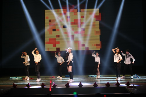 12曲艺班舞蹈《Moment》_调整大小