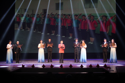 20京表2014班朗诵《我们的青春永不散场》_调整大小