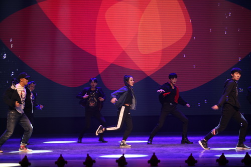 24曲剧2013班舞蹈《We Are Together》_调整大小