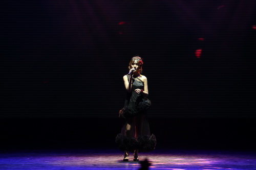 10舞蹈2014班歌曲《浪费》_调整大小