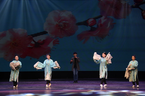 14京剧2015班京歌《咏梅》_调整大小
