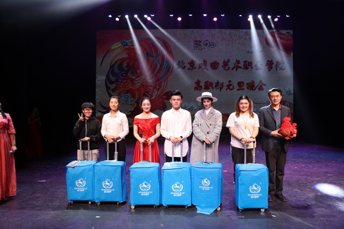 22党委书记刘宝华抽取幸运奖_调整大小