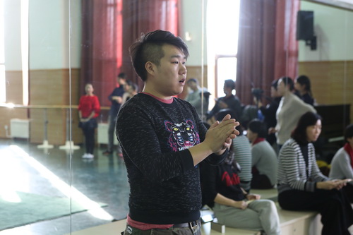 5 主教老师张磊_调整大小