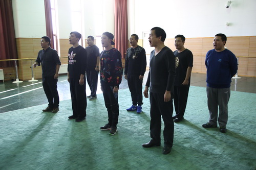 8 男生组展示戏曲唱腔_调整大小