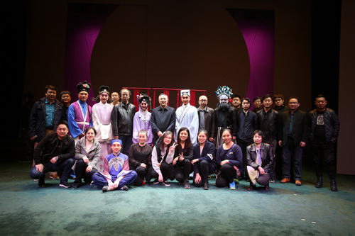 8.领导与剧组人员合影_调整大小