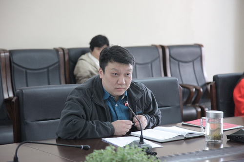 1.主持人胡杰_调整大小