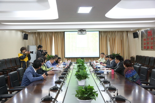 1学院领导与专家见面_调整大小