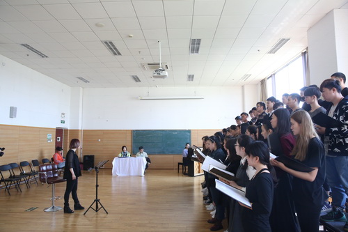 11音乐系合唱课课堂_调整大小