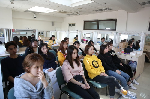 13舞美系化妆课课堂_调整大小