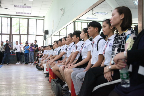 4海南省文化艺术学校师生参观京剧基功课堂_调整大小