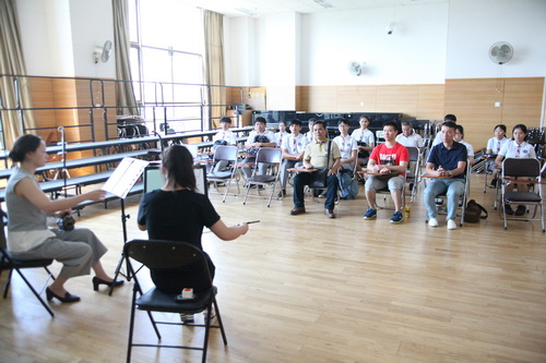 8海南省文化艺术学校音乐专业学生观摩二胡专业教学课堂_调整大小