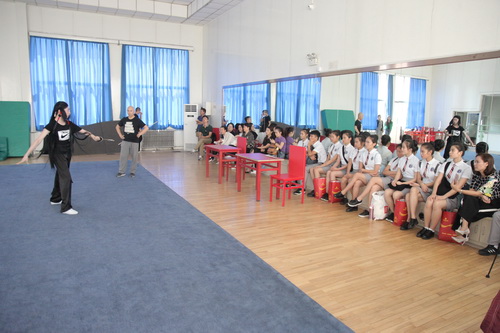 9海南省文化艺术学校京剧系学生观摩戏曲专业剧目课堂_调整大小