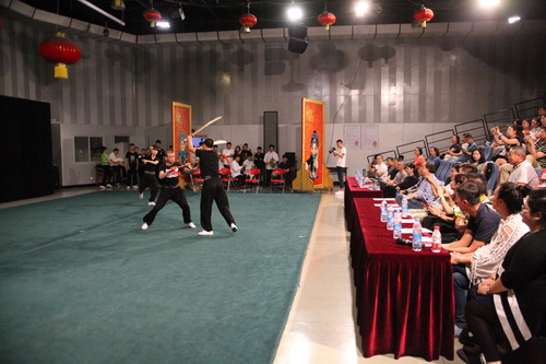 17展演现场_调整大小