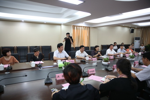 6会议现场_调整大小