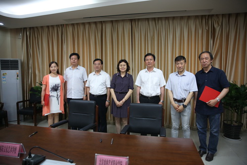 9相关领导合影_调整大小