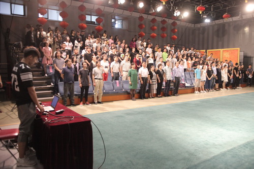 1全体人员奏唱国歌_调整大小