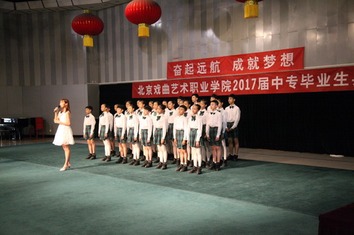 8合唱《同一首歌》为2017届毕业生祝福_调整大小