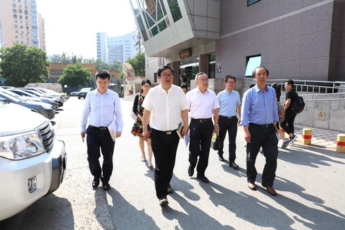 1国家艺术基金管理中心主任韩子勇、北京市文化局副巡视员马文等领导莅临我院参观指导工作_调整大小