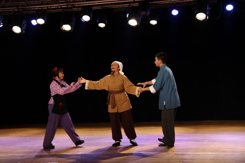 10服装现场展示_调整大小