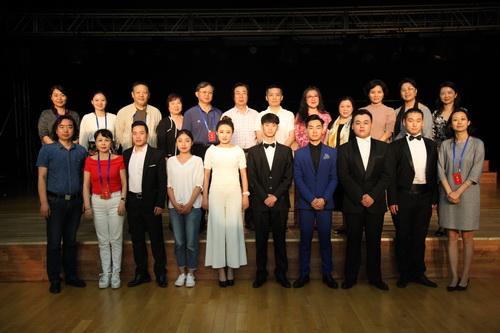 11声乐表演合影_调整大小