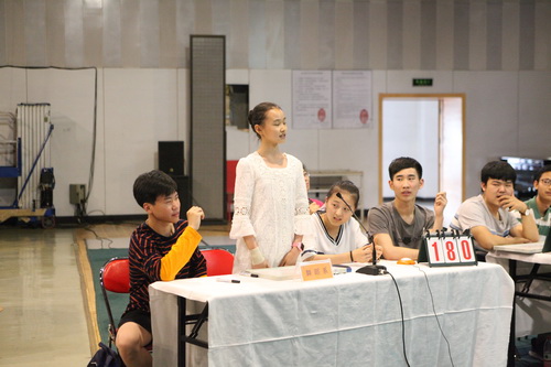 6全场最小的选手--芭蕾初二班周荃同学在“攻擂”_调整大小