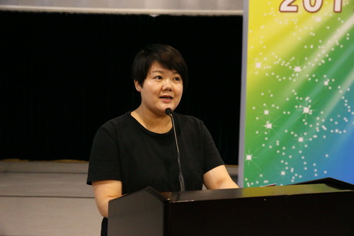 7北京戏曲艺术职业学院培训部主任王静主持开班仪式_调整大小