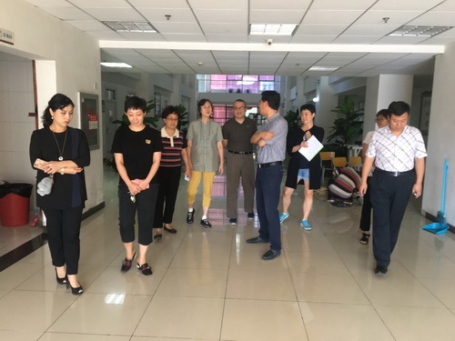 1. 学院领导开学第一天巡视课堂_调整大小