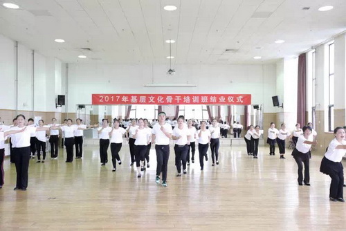 1《健康中国》汇报班级：舞蹈一班_调整大小