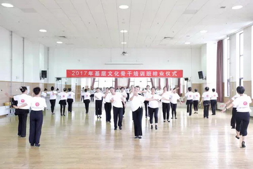 6《小河淌水》汇报班级：舞蹈二班_调整大小