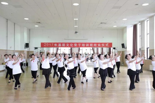 7《故乡是北京》汇报班级：舞蹈五班_调整大小