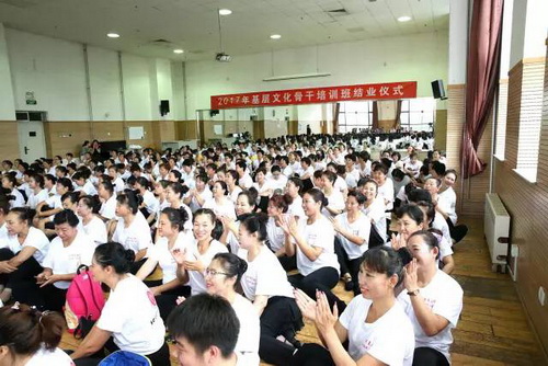 24结业现场_调整大小