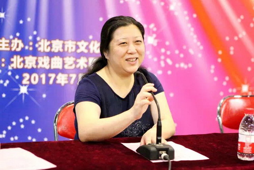 3北京戏曲艺术职业学院副院长黄珊珊致欢迎词并讲话_调整大小