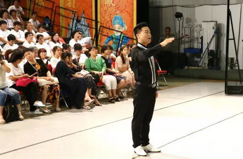 22音乐班葫芦丝演奏_调整大小