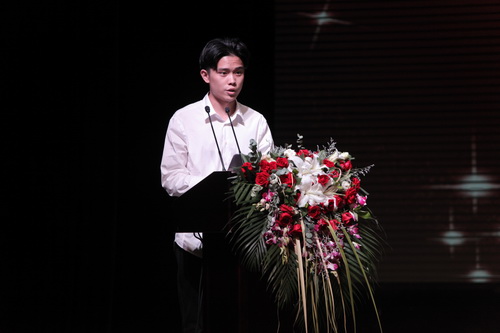 18、高职音乐2017班李世铭代表全体高职新生发言_调整大小