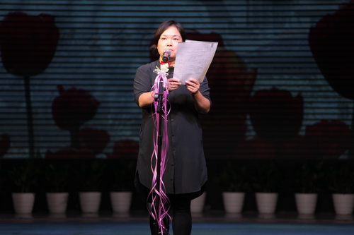 7获奖教师郭文花代表发言_调整大小