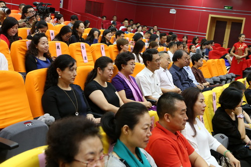 16大会现场_调整大小